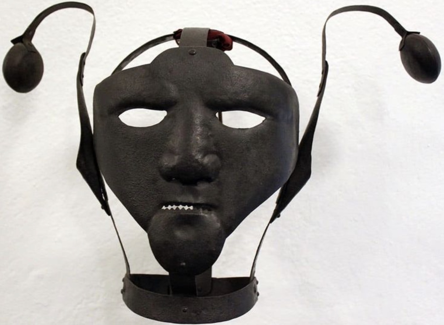 39 Medieval Masks and Devices from the Golden Age of Torture